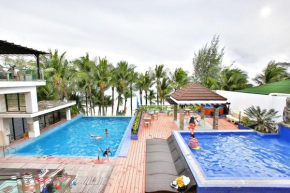 Отель Crown Regency Beach Resort  Малай